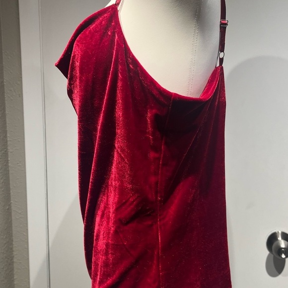 Paparazzi Red Asymmetrical Fitted Camisole - Picture 6 of 12